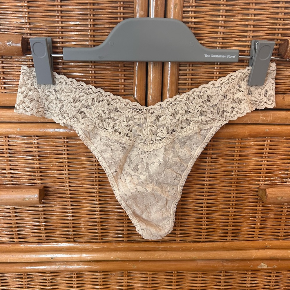 Hanky Panky lace thong in sand - NWT